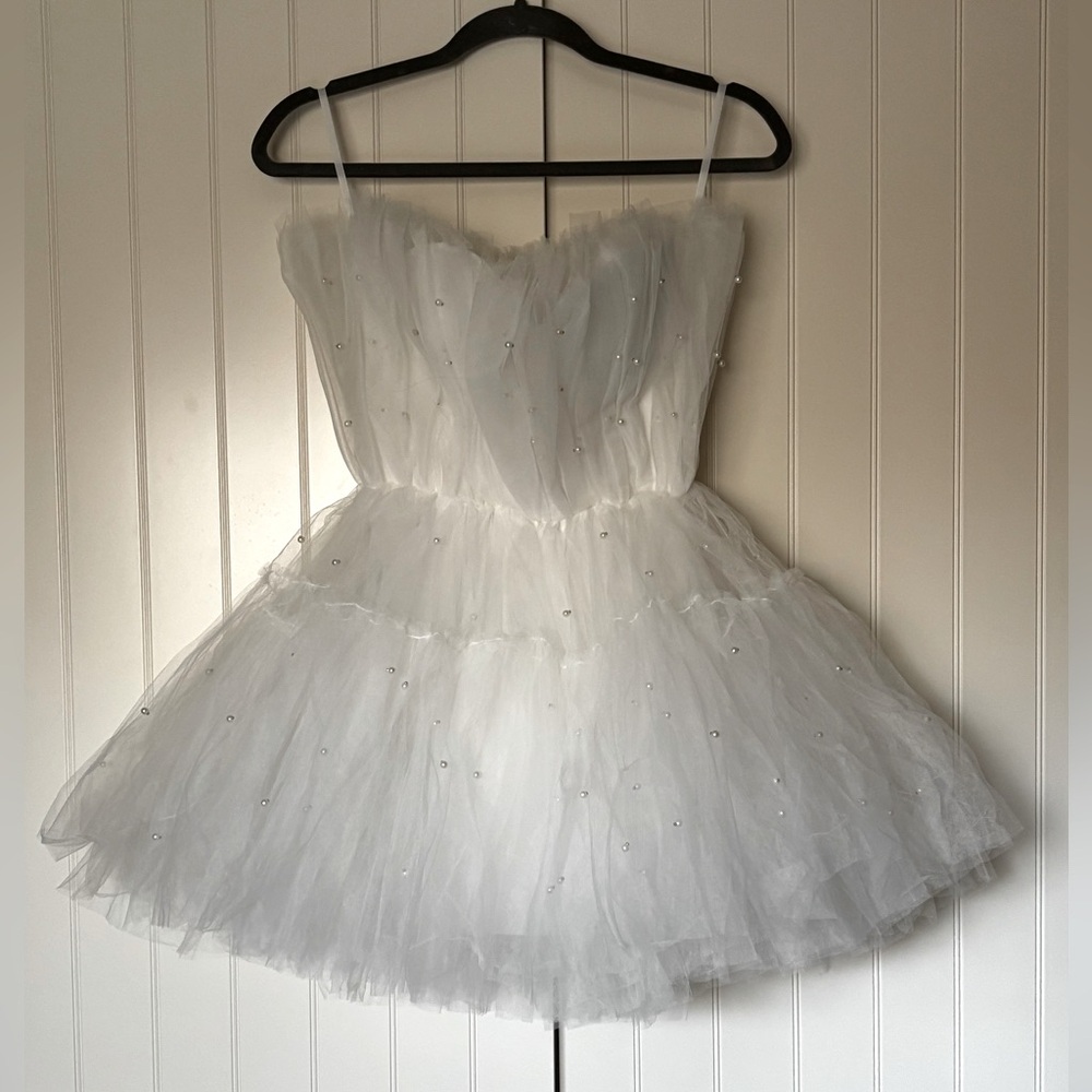 Gorgeous, fun little dress! New, size XS, super cute. Untamed petals